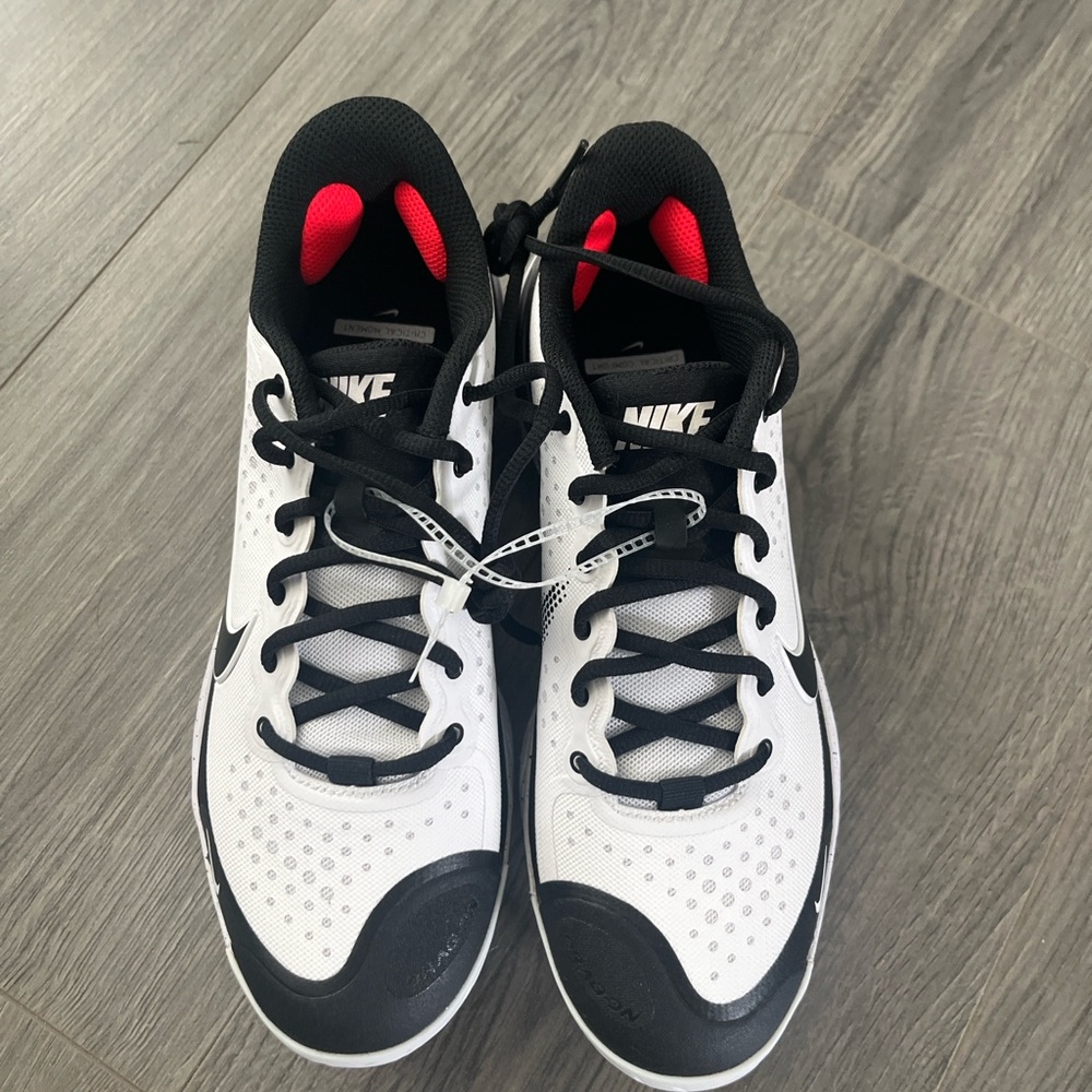 Brand New Nike Black and White Athletic Sneakers Low-Top Design Cleats